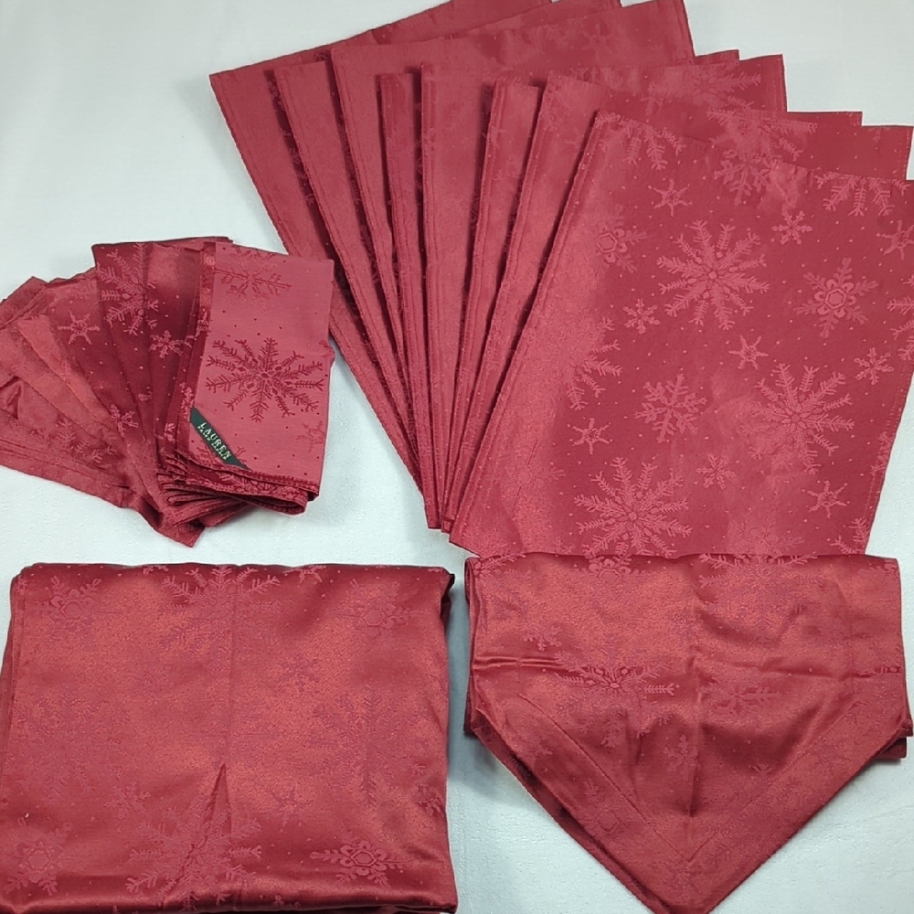 Lauren Ralph Lauren 18 Piece Winter Christmas Burgundy Table Linen Set